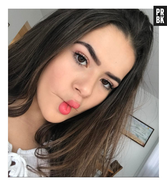 Maisa Silva faz caras e bocas nas selfies