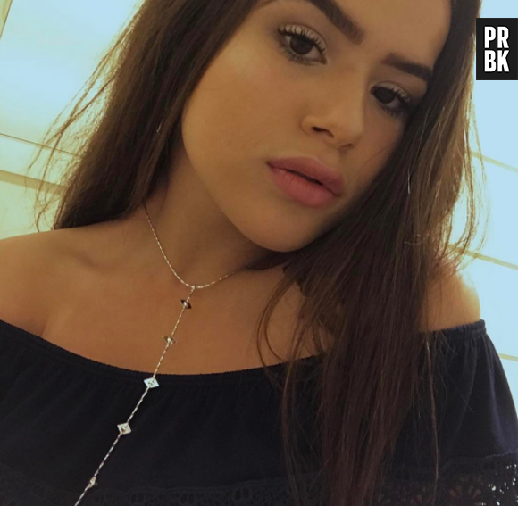 Maisa Silva faz carão em selfie