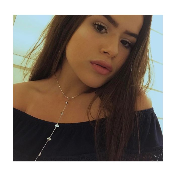 Maisa Silva faz carão em selfie