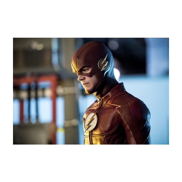 Veja o novo uniforme de Barry (Grant Gustin), destaque em fotos da 4ª temporada de &quot;The Flash&quot;