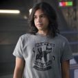 Química no ar! Novas fotos de "The Flash" mostram Gypsy (Jessica Camacho) e Cisco (Carlos Valdes)