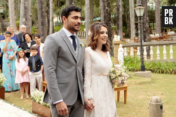 Novela "Carinha de Anjo": Gustavo (Carlo Porto) e Cecília (Bia Arantes) se casam mesmo apesar dos problemas do passado