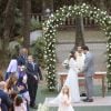 Em "Carinha de Anjo", casamento de Cecília (Bia Arantes) e Gustavo (Carlo Porto) é realizado