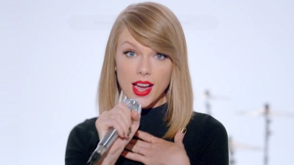 Taylor Swift lança nova música "Shake it Off" e anuncia o álbum "1989"