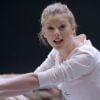 Além do álbum, Taylor Swift apresenta a canção "Shake it Off"