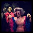  Kelly Osbourne arrasou com a fantasia de Dame Edna, no Halloween 2013 