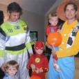 Matt Bomer colocou a família toda em clima de Halloween. O ator se vestiu de Woody e seu marido de Buzz Lightyear. Já os três filhos, ou melhor, super-filhos, se fantasiaram de Flash, Homem Aranha e Batman