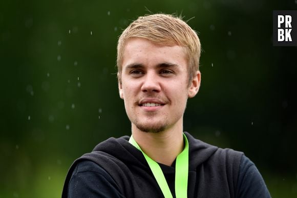 Justin Bieber se irrita com fã e joga o celular dele no chão