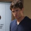 Segundo Marlene King, criadora de "Pretty Little Liars", Toby (Keegan Allen) está ajudando a construir casas para os desabrigados atualmente