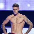  Justin Bieber exibe corpo sarado no palco do&nbsp;"Fashion Rocks" 