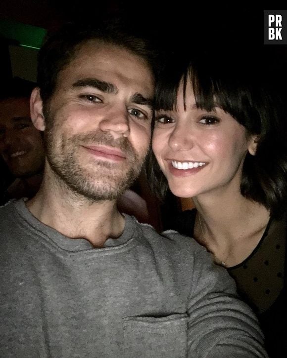 Nina Dobrev pira ao reencontrar Paul Wesley nos bastidores de "Fam", sua nova série de comédia