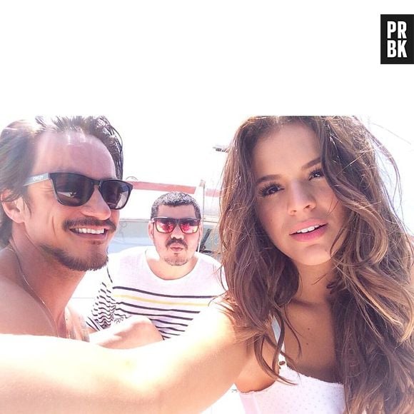 Bruna Marquezine e seus amigos dividem uma selfie no arquipélago de Fernando de Noronha