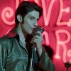 Chay Suede vira galã da Jovem Guarda no trailer de "Minha Fama de Mau"
