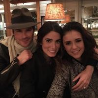 A Nina Dobrev acha que é tranquilo ser amiga de Ian Somerhalder e Nikki Reed e ela está certíssima!