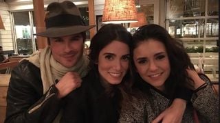 A Nina Dobrev acha que é tranquilo ser amiga de Ian Somerhalder e Nikki Reed e ela está certíssima!