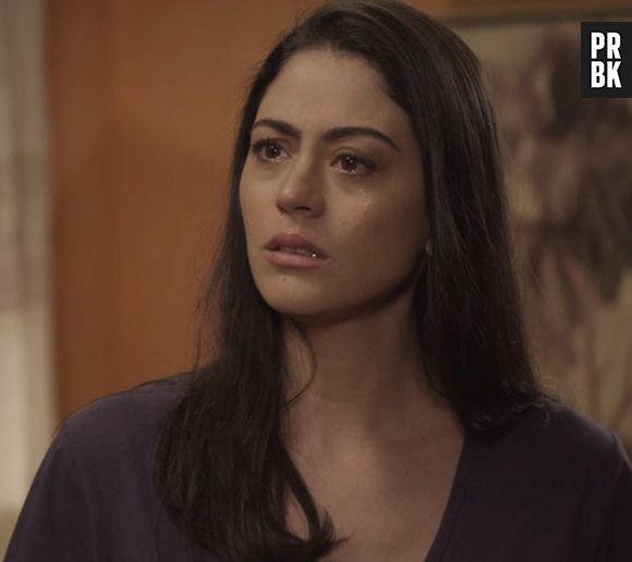 Em "O Tempo Não Para": Waleska (Carol Castro) recebe ajuda de ninguém menos do que o gato León