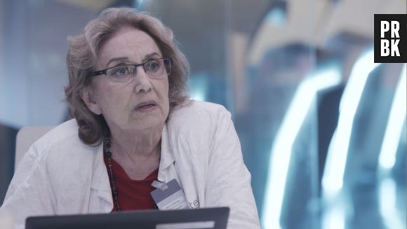 Em "O Tempo Não Para": Petra (Eva Wilma) faz chantagem com Marocas (Juliana Paiva)