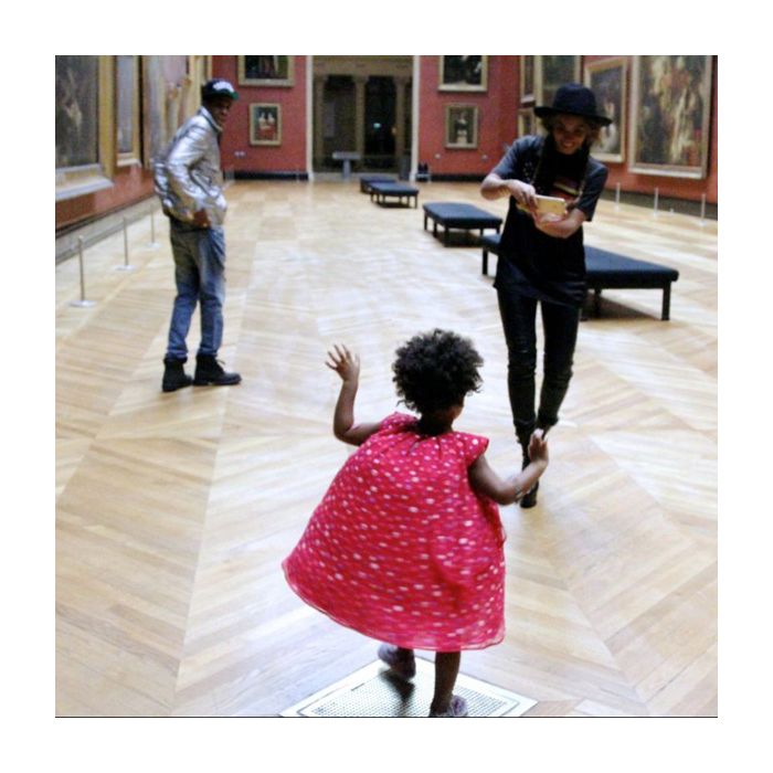 Blue Ive dança para os pais Beyoncé e Jay-Z no Museu do Louvre