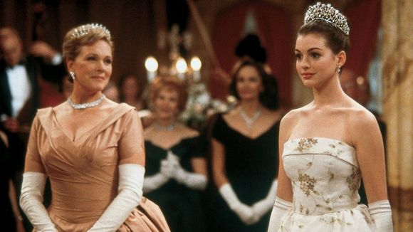 OMG! Anne Hathaway confirma que há sim um roteiro escrito para "O Diário da Princesa 3"