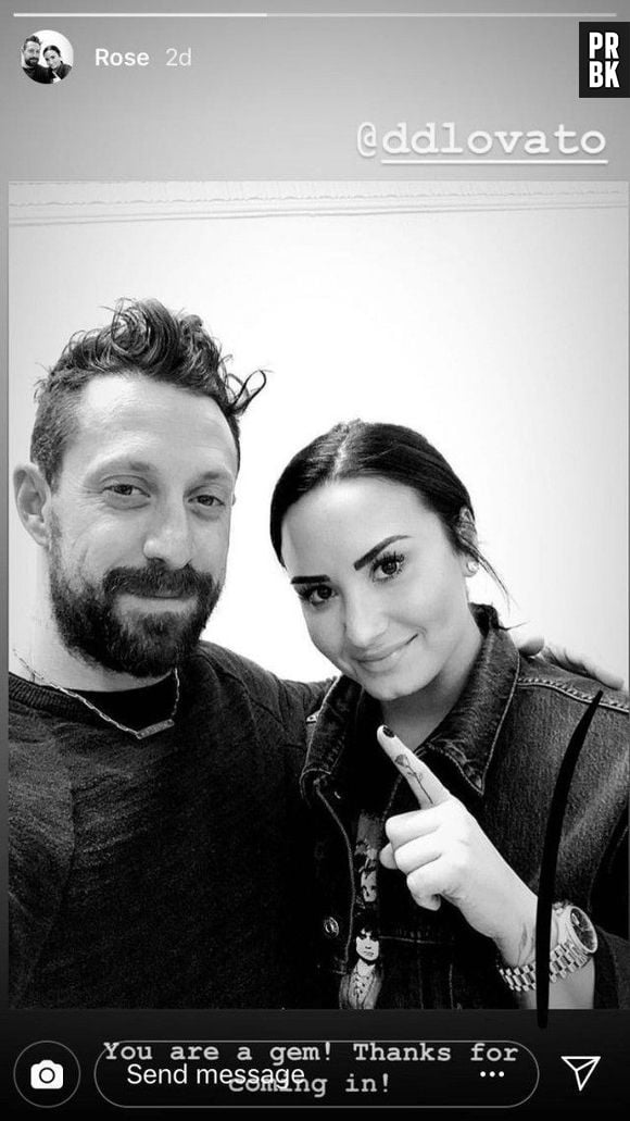 Demi Lovato faz nova tatuagem para comemorar seis meses de sobriedade