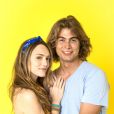 Personagens de Isabelle Drummond e Rafael Vitti se reencontram no primeiro capítulo de "Verão 90"