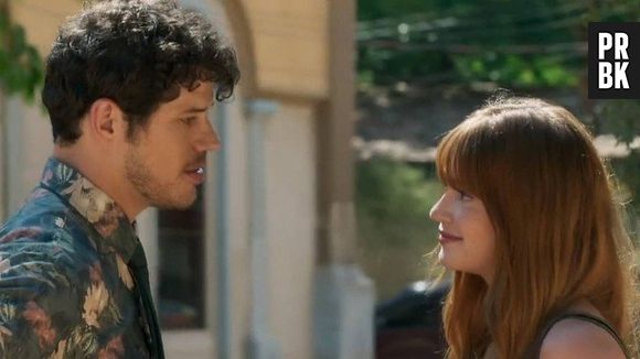 Em "O Sétimo Guardião", Luz (Marina Ruy Barbosa) fica balançada com o beijo de Júnior (José Loreto)