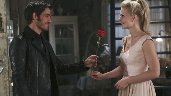 Na 4ª temporada de "Once Upon a Time": Hook recupera mão e sai com Emma!