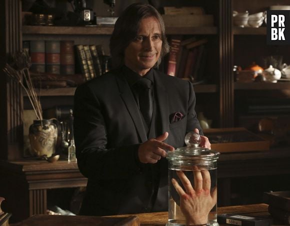 Rumple (Robert Carlyle) oferecerá o que Hook (Colin O'Donoghue) sempre quis em "Once Upon a Time"