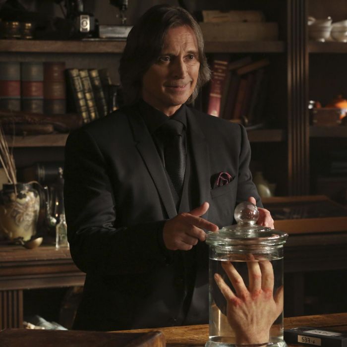  Rumple (Robert Carlyle) oferecer&amp;aacute; o que Hook (Colin O&#039;Donoghue) sempre quis em &quot;Once Upon a Time&quot; 