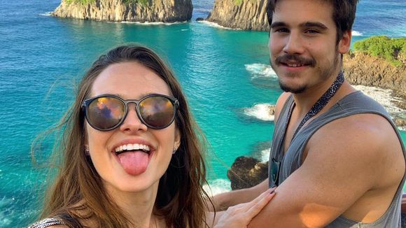 Sério, como não morrer de amores com essas fotos do Nicolas Prattes e Juliana Paiva em Noronha?