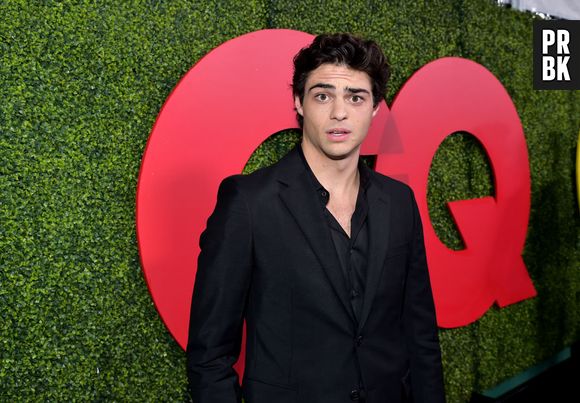 Noah Centineo posta foto de seu ensaio para a Calvin Klein e recebe elogio de Lily Collins