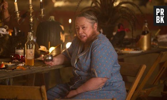 Ethel (Kathy Bates) receberá uma notícia bombástica em "American Horror Story: Freakshow"