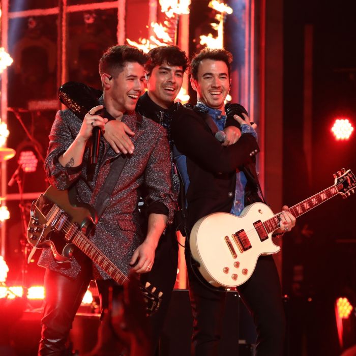 Jonas Brothers arrasam com apresentação no Billboard Music Awards 2019