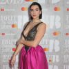 Apesar de não ser norte-americana, a cantora Dua Lipa também ficou chocada com a decisão. "Nossos direitos precisam ser ouvidos, nós temos o direito de ficarmos revoltadas", declarou