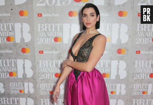 Apesar de não ser norte-americana, a cantora Dua Lipa também ficou chocada com a decisão. "Nossos direitos precisam ser ouvidos, nós temos o direito de ficarmos revoltadas", declarou