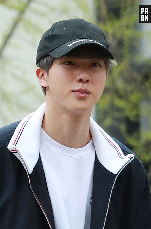 BTS libera solo do Jin e o army está apaixonado por "This Night"