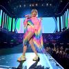 Taylor Swift esmurrou com a letra de "You Need To Calm Down"