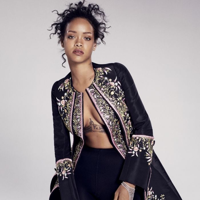  Rihanna ainda disse &amp;agrave; revista &quot;Elle&quot; que seu maior medo &amp;eacute; dar a luz 