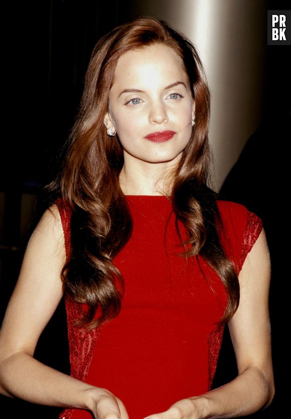 Em 1999, Mena Suvari vivia Heather, que é cortejada por Oz