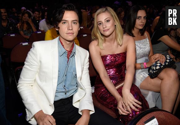 Lili Reinhart e Cole Sprouse terminam namoro após dois anos juntos