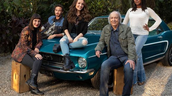 Contratadíssima pela Netflix, Larissa Manoela já está gravando o filme "Modo Avião"