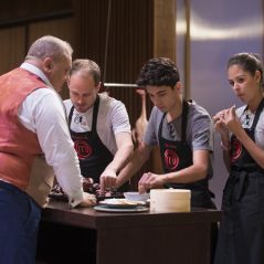 Pato assado cai no chão durante prova de eliminação do "MasterChef"