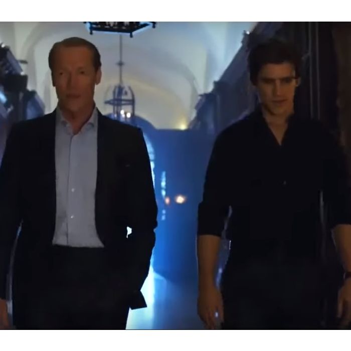 Batman (Iain Glen) e Exterminador (Esai Morales) são destaque no novo trailer de &quot;Titãs&quot;