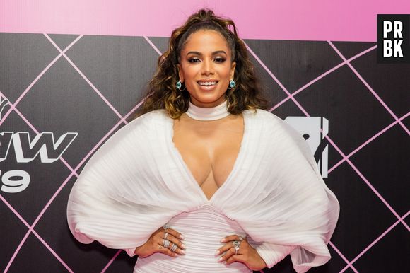 Anitta é uma das artistas que fala sobre feminismo em suas músicas