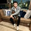 Passe o aniversário de Nick Jonas vendo fotos deste muso