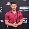 Nick Jonas é uma mistura de galã sexy e príncipe fofo e estas fotos são a prova