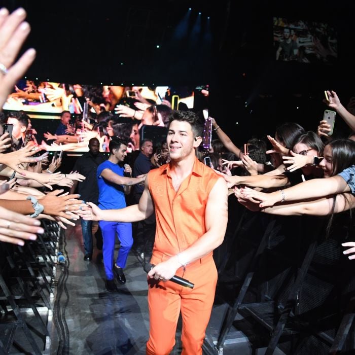 Nick Jonas é um amor com os fãs e estas fotos são a prova