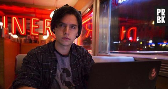 Cole Sprouse está na 4ª temporada de "Riverdale", que estreia em outubro de 2019