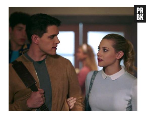 Amizade entre Betty (Lili Reinhart) e Kevin (Casey Cott) está abalada em "Riverdale"