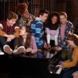 Veja os protagonistas da série "High School Musical" cantando "Breaking Free"